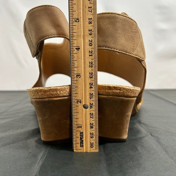 Adrienne Vittadini Trevin mid-wedge tan sandal size 9M - Picture 8 of 8